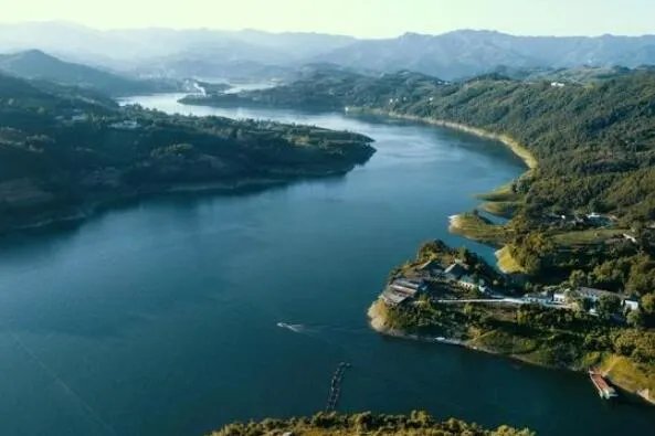 中国最长的河流排名前十名 松花江上榜,长江位居第一