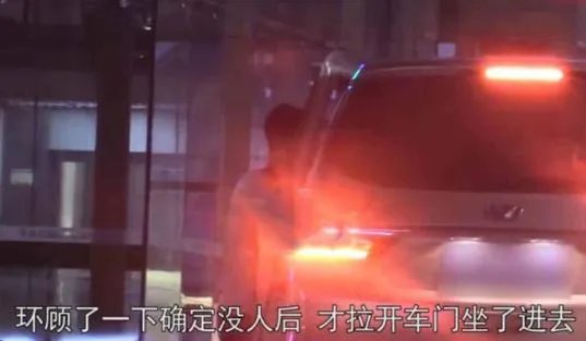 娄艺潇新恋情怎么回事:亲密搂抱画面始末疑似同居