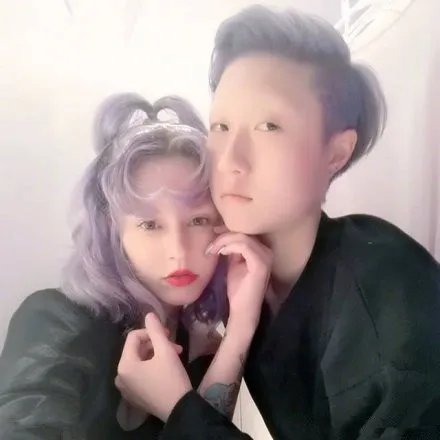 小龙女吴卓林结婚 与大12岁女友晒结婚证