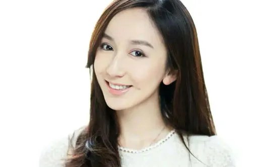 娄艺潇新恋情怎么回事：亲密搂抱画面始末疑似同居