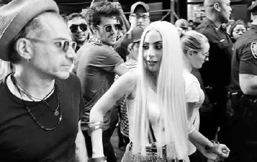 Lady Gaga取消婚约钻戒消失：原因真相是什么揭晓