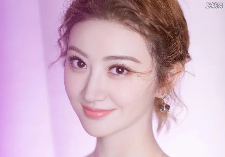 景甜父母背景资料有多强大 景甜是靠什么而成名的