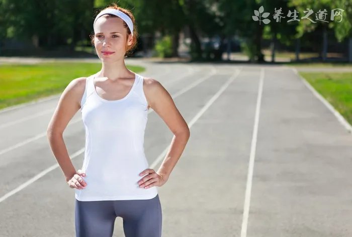 2014春晚鼓掌白衣女孩事件，上镜14次背景不简单引发网友热议