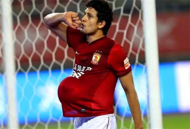 艾克森国足首球登热搜,如何评价艾克森的国足首秀?