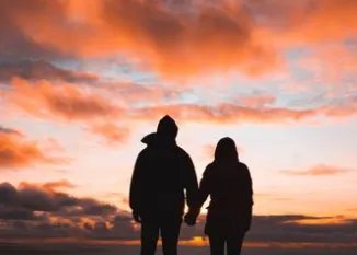 一个男人跟你聊天有生理反应 男生跟女生说他身体起反应了