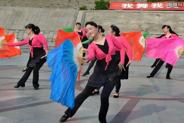 40万薪招60岁老人 什么样的大伯大妈才符合要求？