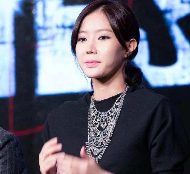 林秀香整容前后的照片对比图 林秀香为什么一直不火