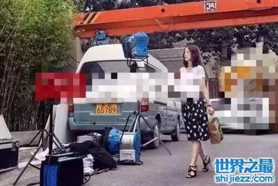 吴秀波娇妻曝光，51岁娇妻尚洁肤白貌美 