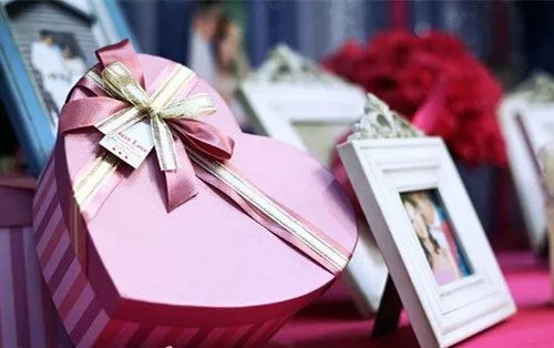 周年纪念日送什么礼物 一周年最有意义的礼物