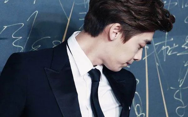 李易峰捐生日收入多少？