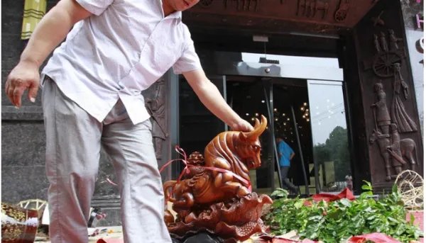 酒店开业遭打砸是为什么？