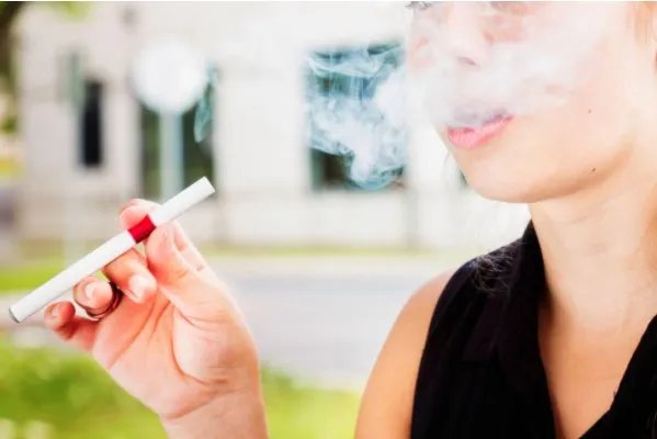 建议禁止向未成年人销售电子烟，你支持这一建议吗？