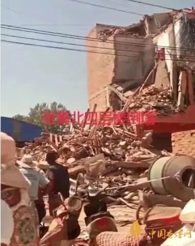 河南周口四层楼房坍塌原因已查明 原来是邻居地基挖太深!