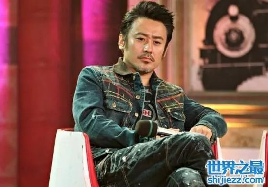 吴秀波娇妻曝光，51岁娇妻尚洁肤白貌美 