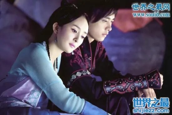 李易峰酒后吻过杨幂，杨幂因戏生情出轨李易峰 