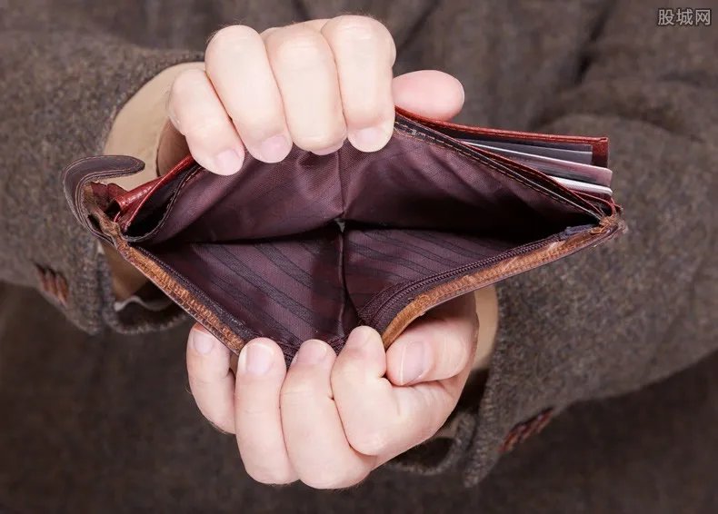 奔驰女公司被查封 欠数百万薛春燕公司已被贴封条