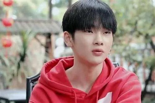 周震南c位出道有家人投资的原因吗？