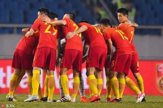 东亚杯国足1比2日本，本场国足的表现暴露出哪些问题？