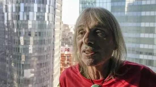 60岁法国蜘蛛侠徒手爬187米大楼登顶后续：再次被捕