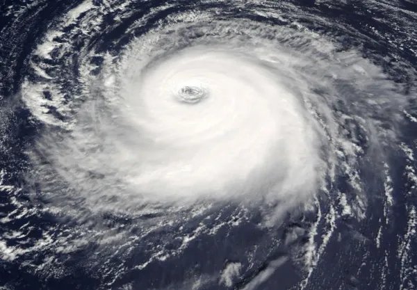 用核武器能否阻止飓风入侵?以避免给人类造成的巨大的经济损失和伤害?