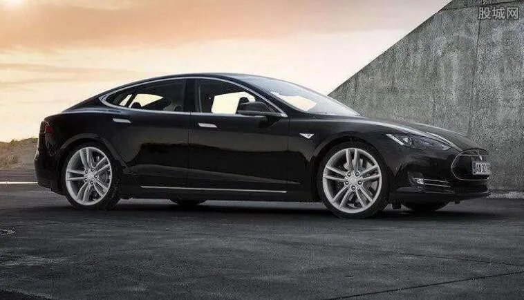 特斯拉遭下调评级 在破产边缘特拉斯再受重击