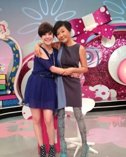 黄小柔为什么人缘这么好 黄小柔老公王睿干嘛的