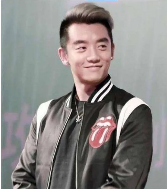 郑恺晒同学聚会曾经老同学现在是什么？