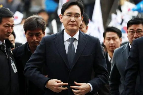 三星掌门人李在镕案开庭了？