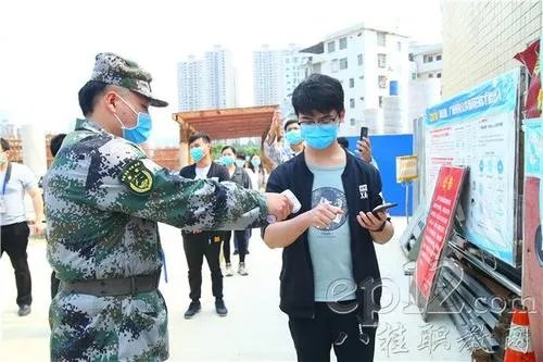 乌市为出疆复课学生开绿色通道，他们现在开学合适吗？