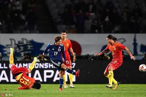 东亚杯国足1比2日本，本场国足的表现暴露出哪些问题？