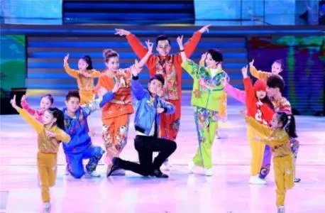 贾乃亮参加春晚审查，贾乃亮在前几年春晚上表演过哪些节目？