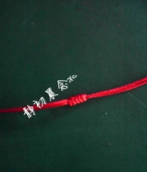 手工编织:红绳项链的简单编法