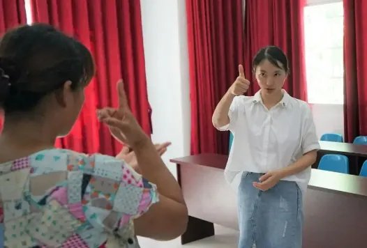 聋子和哑巴哪个更惨