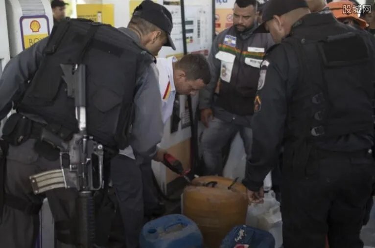 巴西卡车司机罢工 大规模罢工削弱国家经济能力