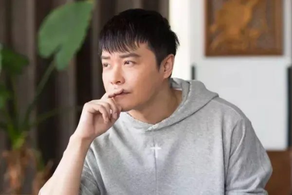 陈思诚成中国首位百亿票房导演了？