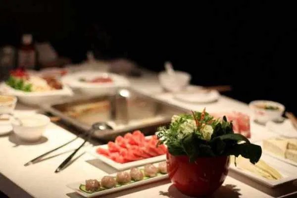 海底捞上半年净亏损9.65亿元，主要是哪些原因造成的？