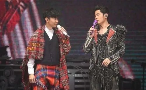 林俊杰助阵周杰伦演唱会，他们在现场都玩儿了什么游戏？