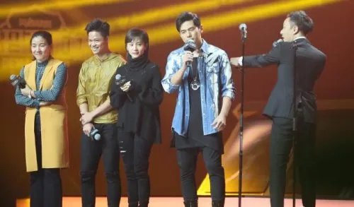 德玛西亚杯娱乐赛看点 王子文炫酷单杀Deft