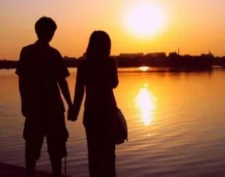 一个男人跟你聊天有生理反应 男生跟女生说他身体起反应了