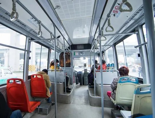 男童劝老人反被打是怎么回事 男童劝老人反被打的全过程