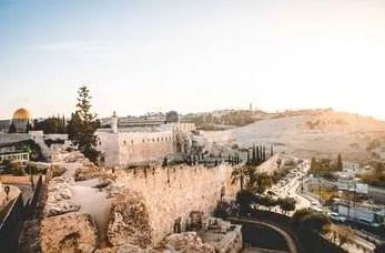 美驻以新使馆开馆自诩什么？