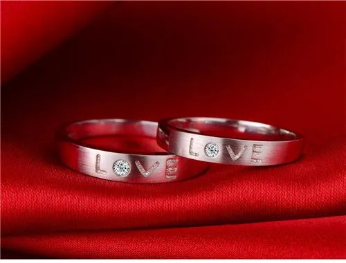 女人右手中指戴戒指的含义 左右手佩戴各代表什么