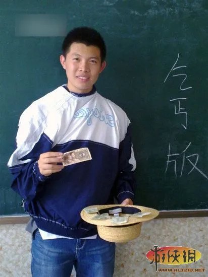 大奶&小内亮瞎双眼！细数校服的32种奇葩穿法