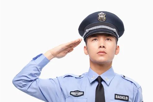 妻子享受了一把“警察梦”，民警和妻子联手抓贼的行为合适吗？
