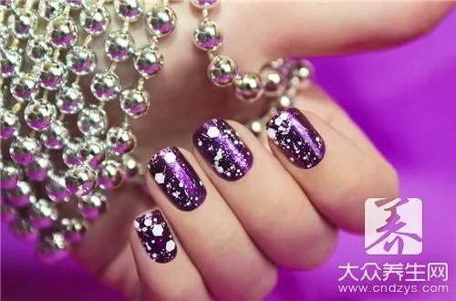 美甲的步骤是怎样的