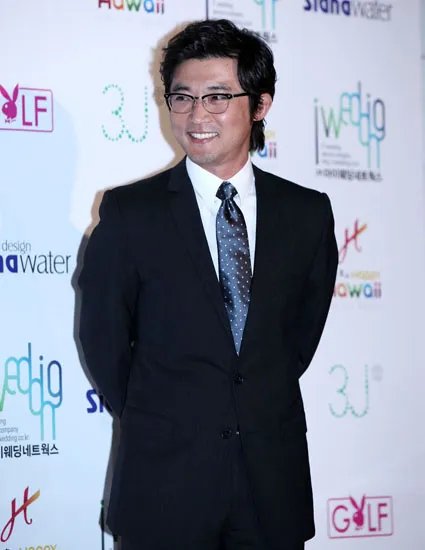 郑俊浩婚礼照片曝光 张东健等众韩星出席力捧