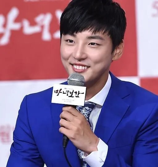 尹施允上快乐大本营了吗 加入两天一夜或成下一个宋仲基？