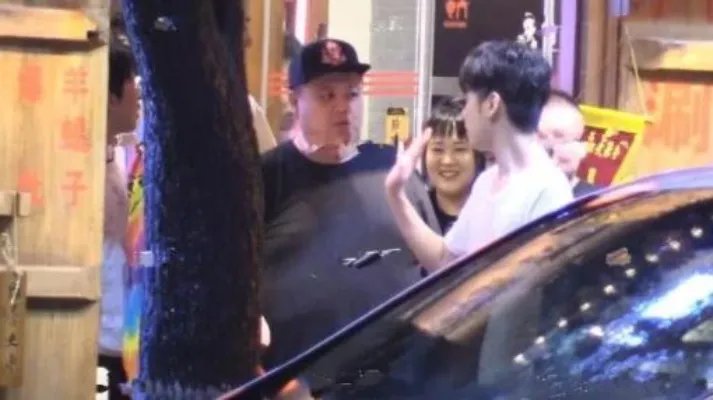 张云雷街头痛哭怎么回事 张云雷街头痛哭原因曝光