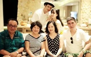 黄晓明晒与家人过年照,你和你的家人是如何过年的?