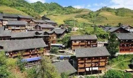 百年壮寨毁于火海怎么回事?＂壮寨楷模＂毁于火